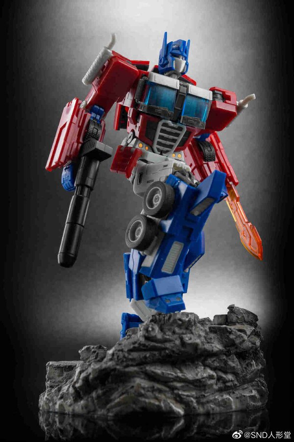 S.N.D. SND 08 The One Primo Vitalis IDW Optimus Prime Figure Image  (1 of 9)